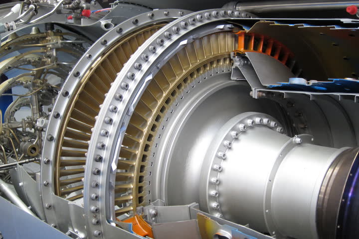 Cutaway view of a turbofan turbine showing rotor blades and stator vanes